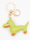 Colgante decorativo de perro salchicha verde lima con anilla y mosquetón dorado.