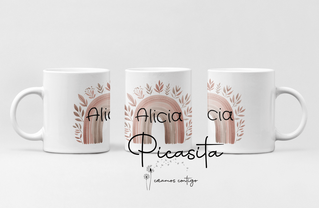 Taza personalizada con nombre de bebé y diseño artístico en acuarela de Picasita