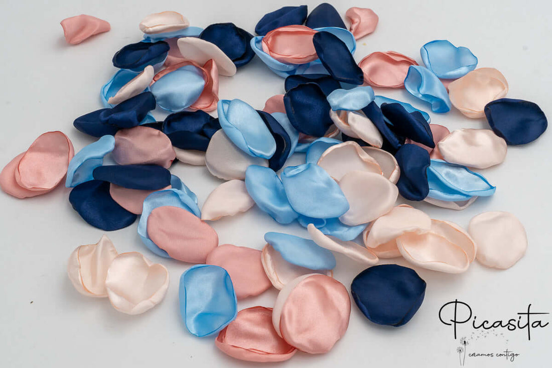 Pétalos artificiales de seda en tonos románticos para decoración de bodas y eventos religiosos.