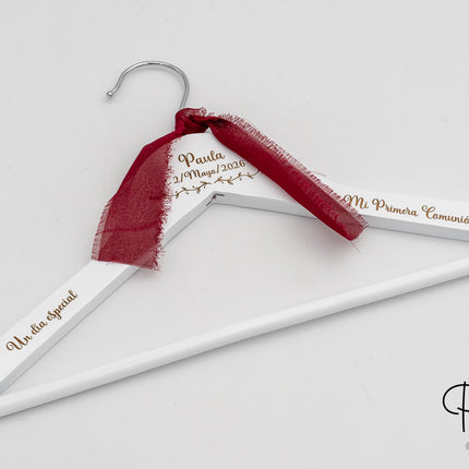 Personalisierter Kinderkleiderbügel für die Kommunion