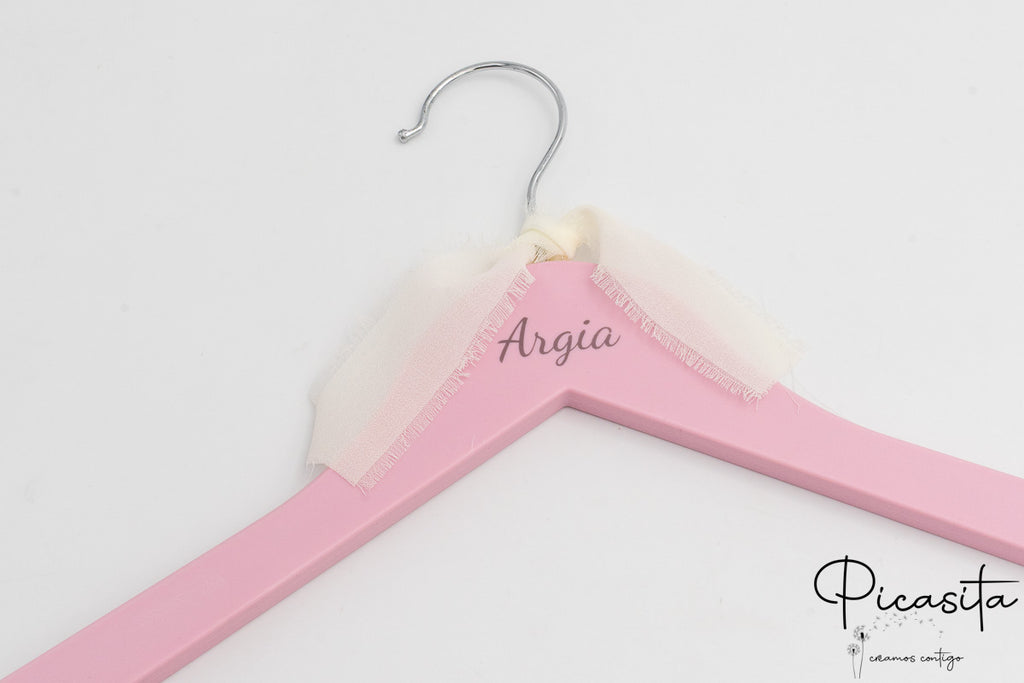 Personalisierter Erwachsenenkleiderbügel aus rosa Kunststoff