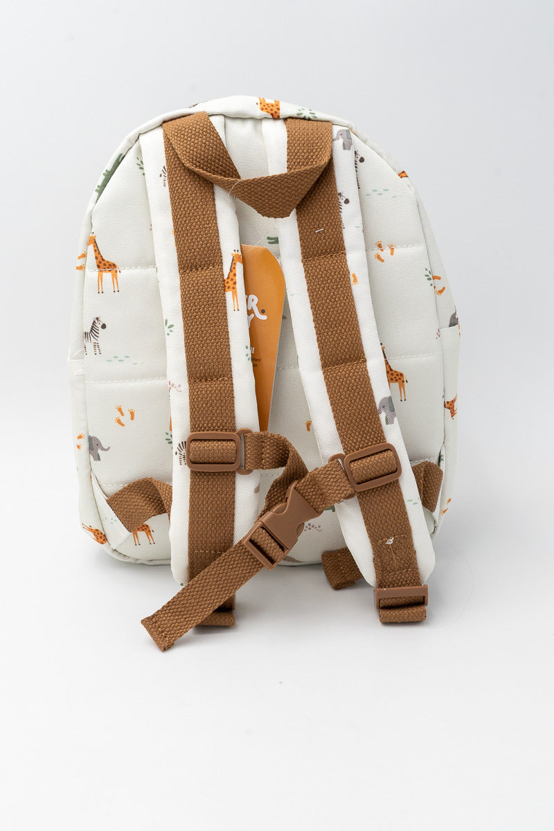 Parte trasera de la mochila infantil blanca con tirantes marrones ajustables, hebilla y asa superior
