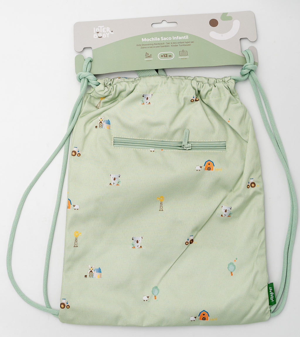 Mochila saco infantil verde con motivos de granja, cuerdas a juego y bolsillo exterior con cremallera