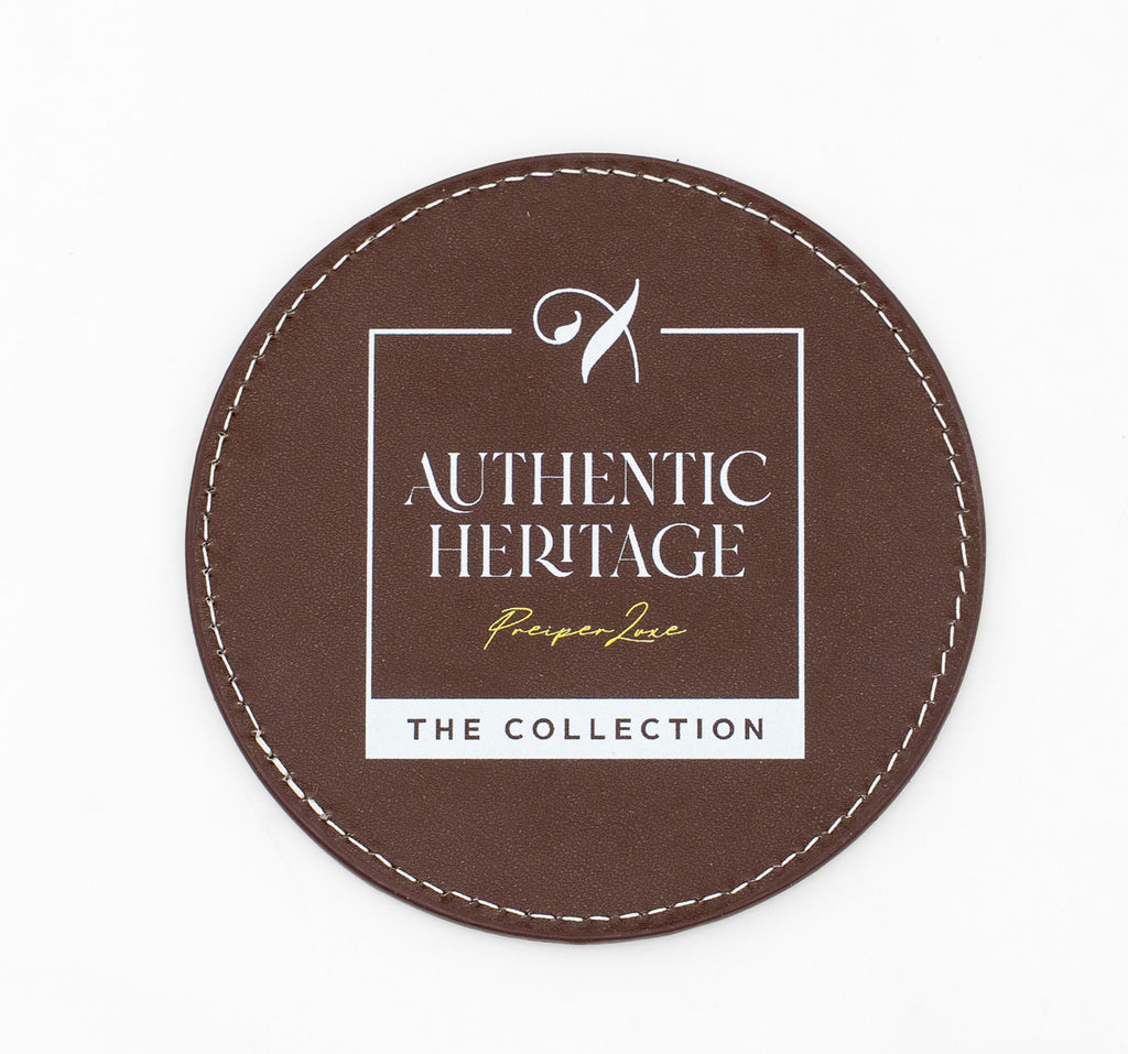 Runder brauner Untersetzer mit weißem Authentic-Heritage-Logo.