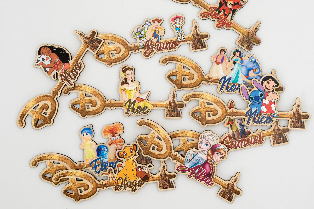 Personalisierte Disney-Schlüssel mit Namen und Filmmotiven