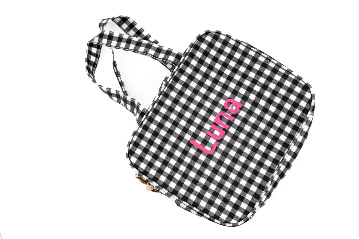 Wechselwäsche-Tasche aus schwarzem Vichy-Karo mit dem Namen Luna in rosa Vinyl