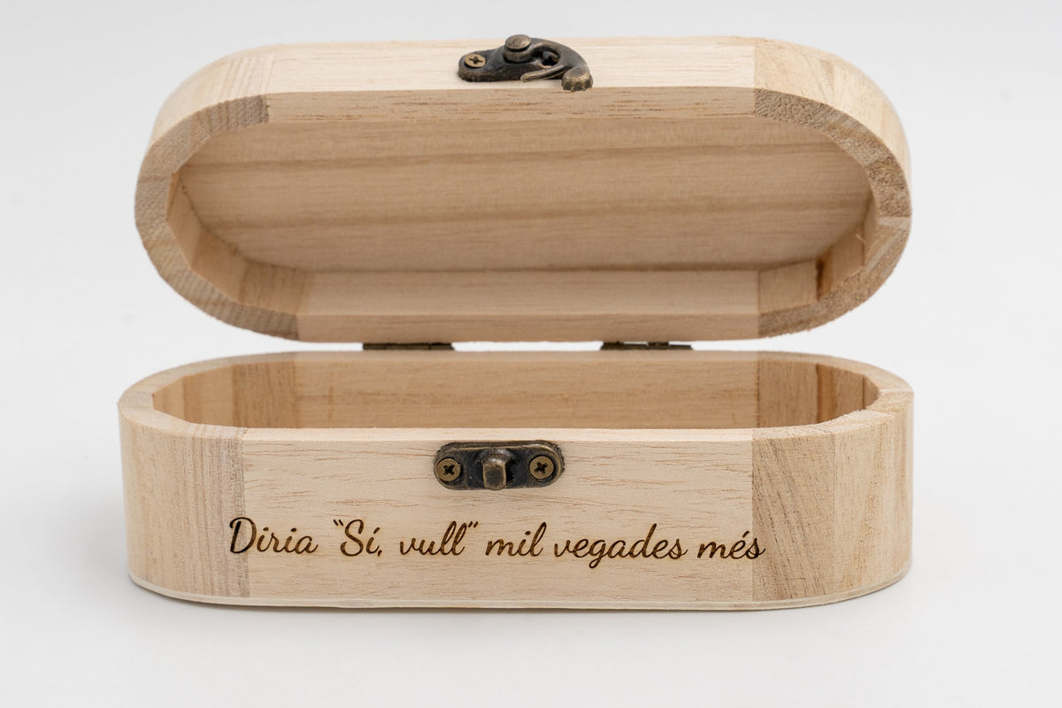 Personalisierte Holzkiste für Brautpaare