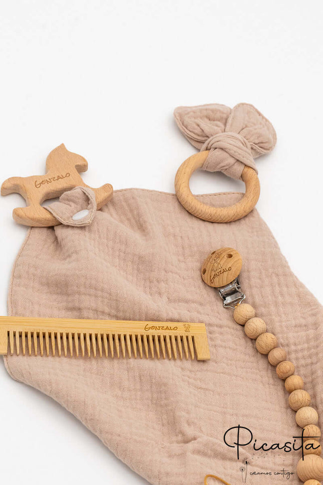 conjunto_muselina_chupetero_personalizado_mordedor_y_peine