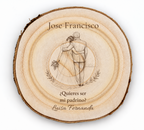 Simulation eines Schildes für den Hochzeitspaten, Lasergravur auf Paulownia, Motiv Vor dem Ja, Jose Francisco und Luisa Fernanda, Figuren von hinten ohne sichtbare Gesichter.