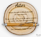 Rodaja de madera de Paulownia con corteza natural y mensaje para Aitor.