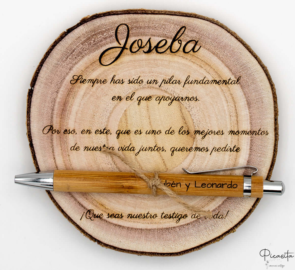Bild eines personalisierten Holzschildes für einen Trauzeugen.